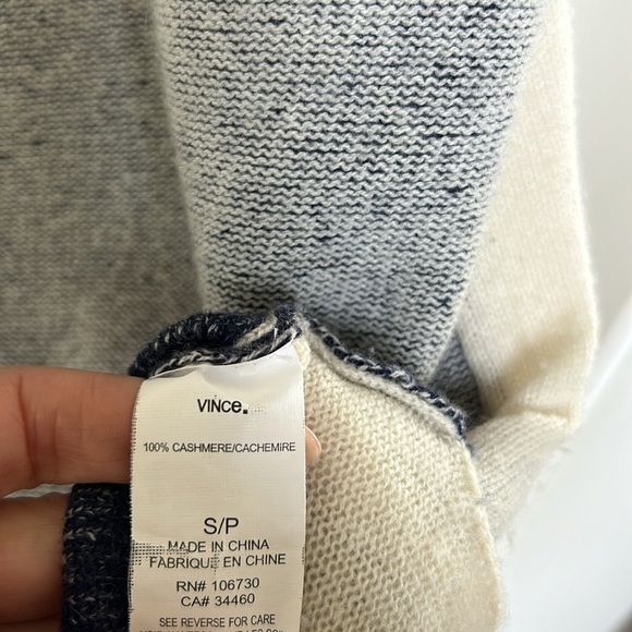 VINCE Cashmere grey and cream color block Women’s Small Long Sleeve Sweater - Picture 3 of 7
